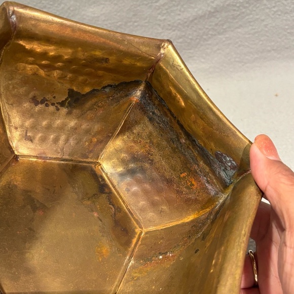 Vintage metal brass bronze hammered fruit basket planter twisted rope tassel - Picture 5 of 8